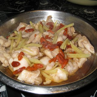 枸杞子清蒸鸡腿肉