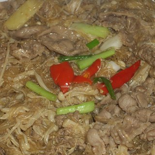 金菇肥牛粉丝煲