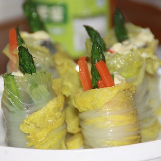 芦笋胡萝卜白菜卷