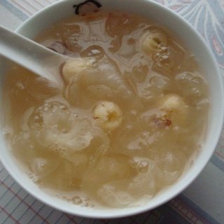 冰糖银耳莲子羹