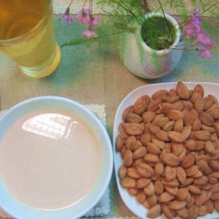 润肺养颜杏仁茶