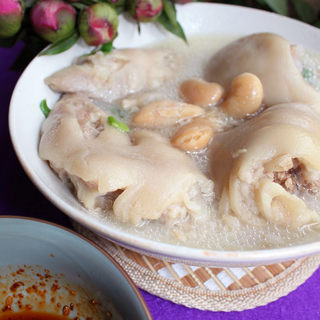 紫砂锅煲雪豆猪蹄汤