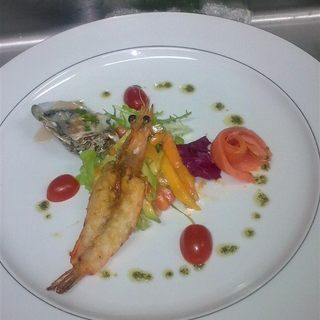 铁扒大虾海鲜沙拉