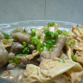 腐竹花生焖鸡爪