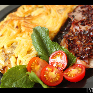 意式洋葱煎培根配蘑菇意大利面蛋饼