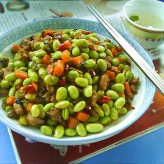 毛豆炒香菇肉丁