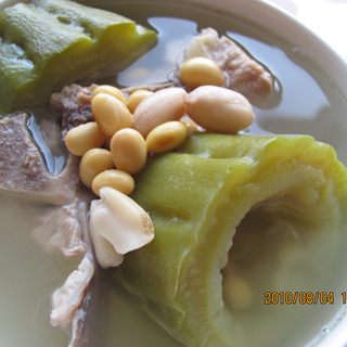 黄豆苦瓜龙骨药膳汤