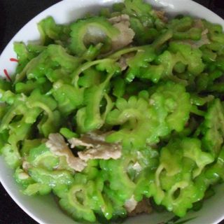 苦瓜炒肉片