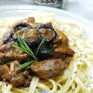 黑椒炖肉配意大利面