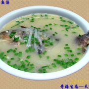 蒜香萝卜鲫鱼汤