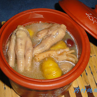 药材炖鸡脚