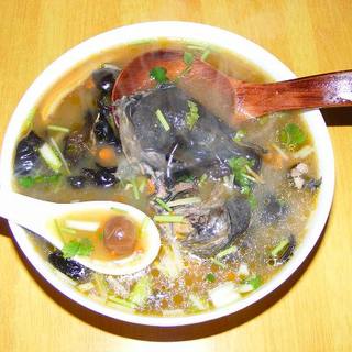 煲高丽参当归乌鸡汤