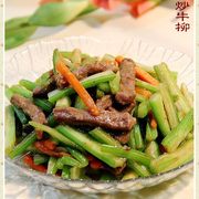 家常快捷小炒菜肴“西芹炒牛柳”