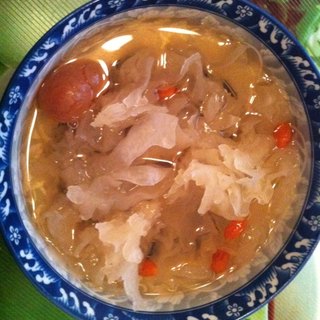 银耳枸杞桂圆汤