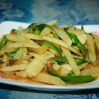 青椒土豆炒榨菜丝