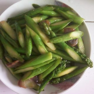 芦笋炒腊肠