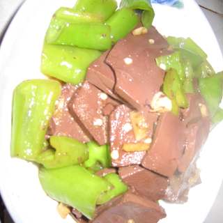 蚝油尖椒炒鸭血