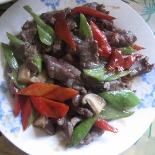 青红椒爆炒牛肉片