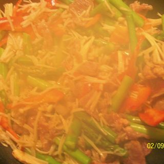 芦笋金针菇炒肉片