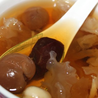 桂圆莲子银耳汤
