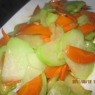 胡萝卜炒合掌瓜