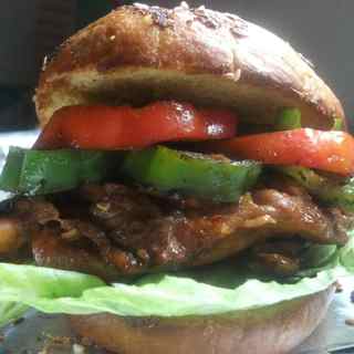 黑椒辣鸡腿汉堡