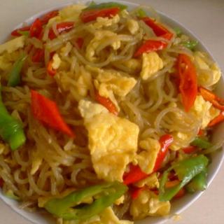 青椒炒鸡蛋和粉丝