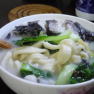 鲜美鱼汤手工面