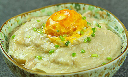 荷叶香咸蛋肉饼