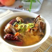 灵芝杞枣炖乳鸽