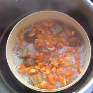 肉丸胡萝卜糯米饭