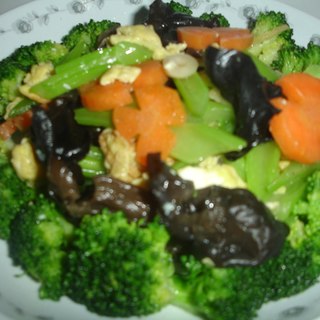 木耳鸡蛋爆鲜蔬