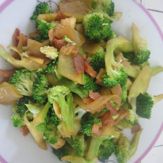 西兰花炒腊肉