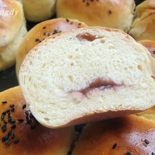 葡萄干果酱小餐包