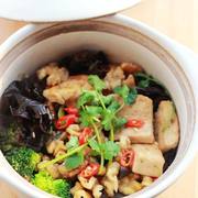 桃仁木耳豆腐煲
