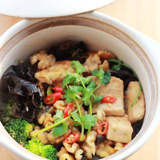 桃仁木耳豆腐煲