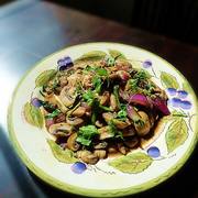 黑椒鸡肉片炒蘑菇