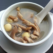 莲子猪肚汤