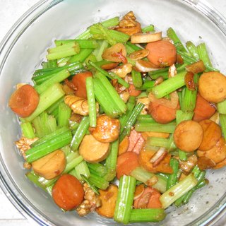 核桃仁小炒芹菜杆