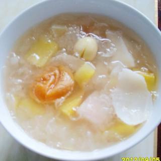 银耳水果甜汤
