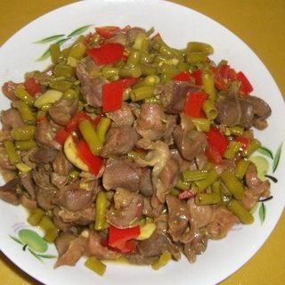 酸豆角炒鸭胗