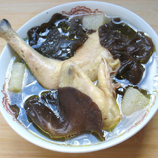 竹荪黑木耳炖鸡汤