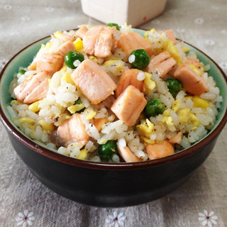 黑椒三文鱼炒饭