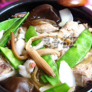 黄花菜百合排骨汤