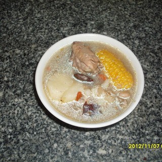 鸡爪花生山药猪骨汤