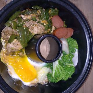 辣椒炒肉煲仔饭