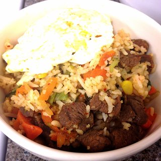 牛肉泡菜蔬菜炒饭