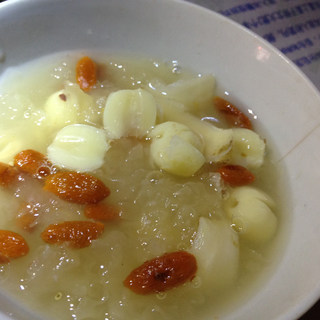银耳莲子羹