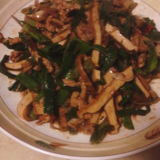 大蒜香干炒肉丝