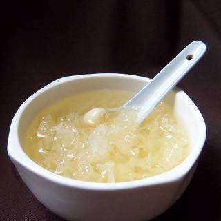 莲子银耳羹